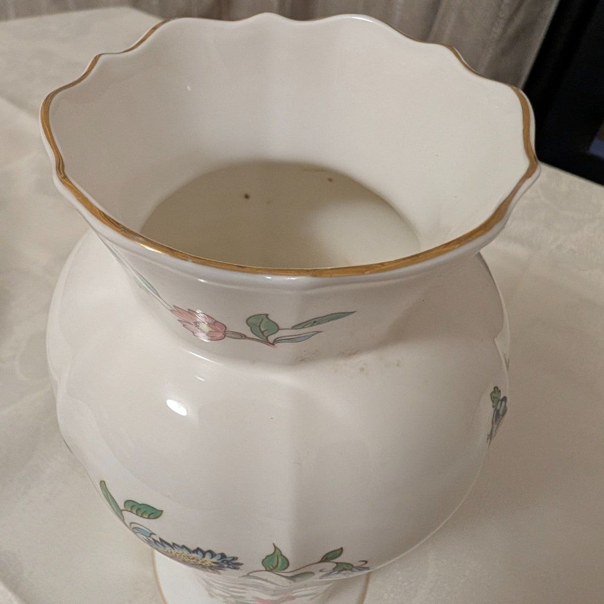 White fine bone china vase with scalloped rim and gold-toned inner edge