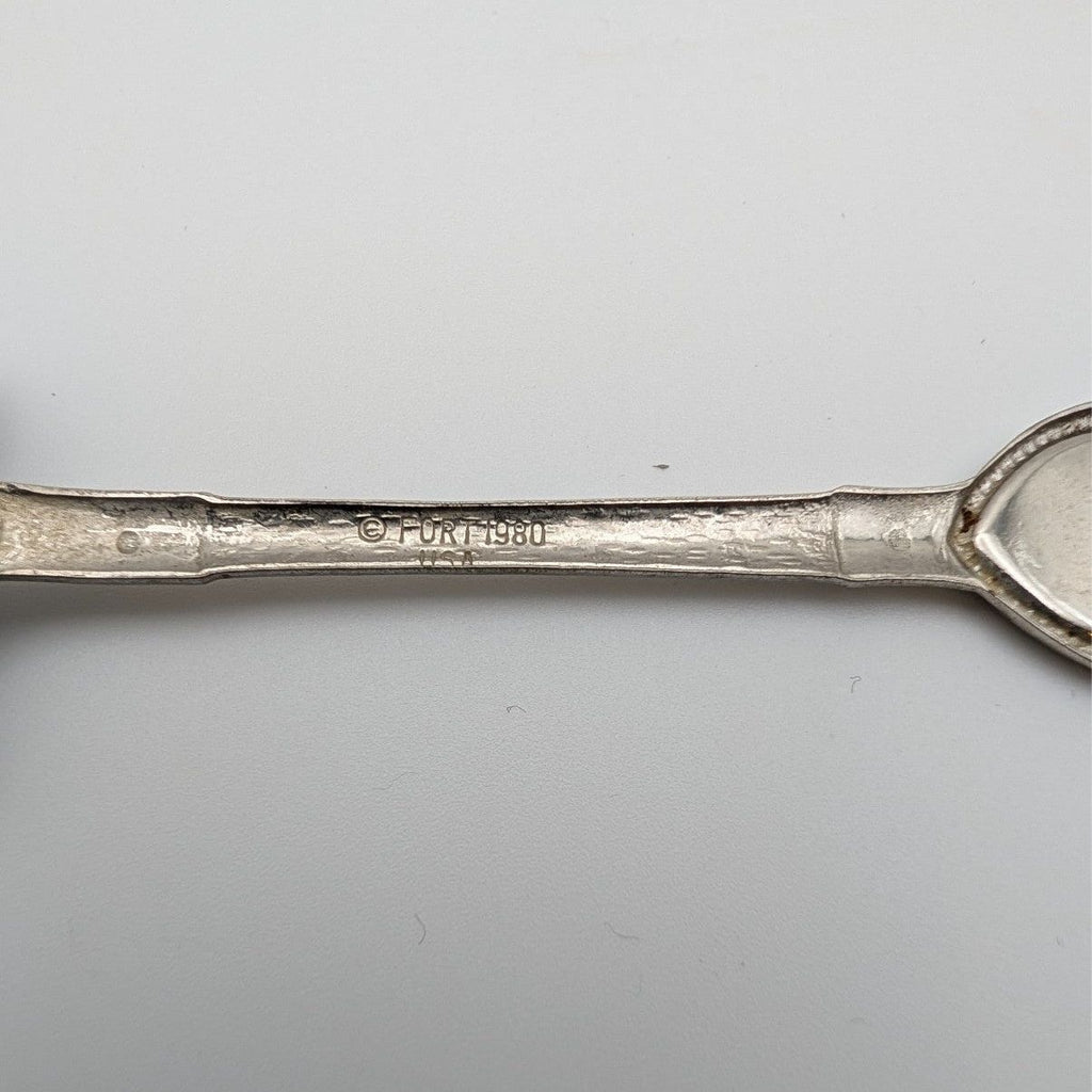 Engraved handle of shovel-shaped collector spoon marked “FORT INC 1980”
