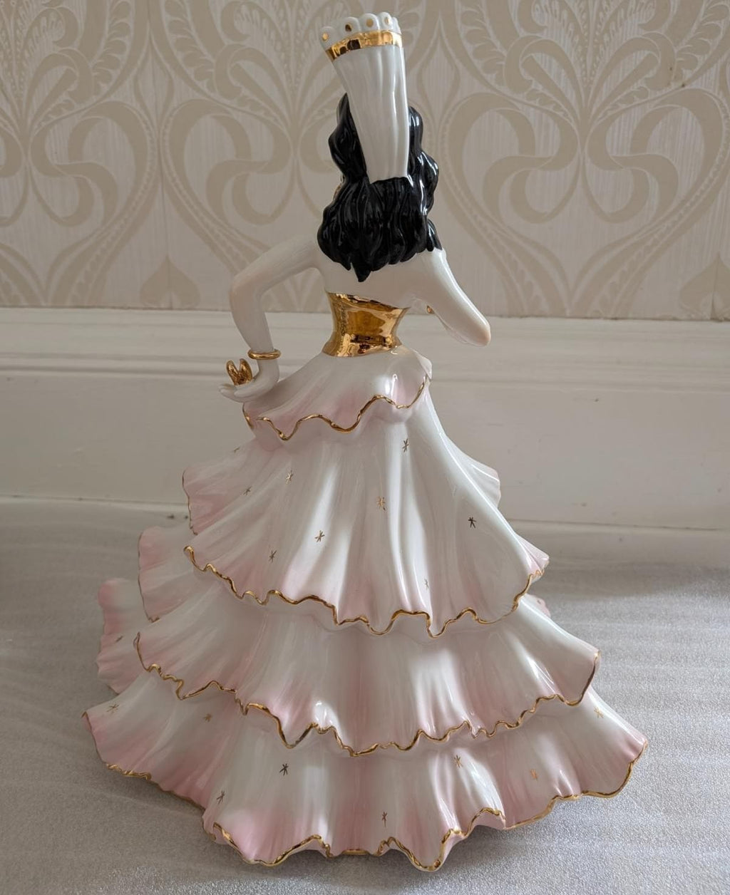 Porcelain flamenco dancer figurine, side view, white-pink ruffled skirt with gold accents