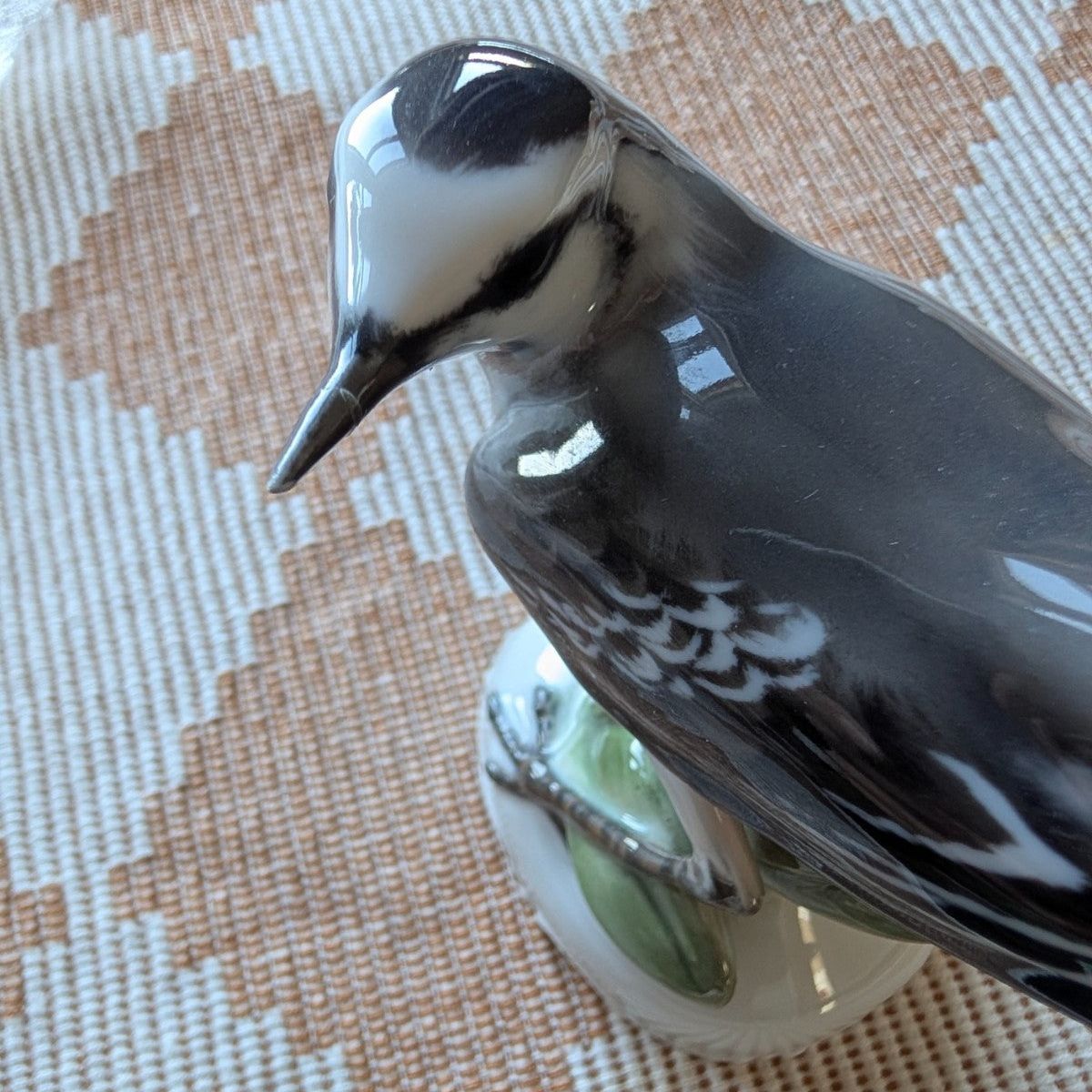 Porcelain pied wagtail figurine with raised tail, glossy black-and-white