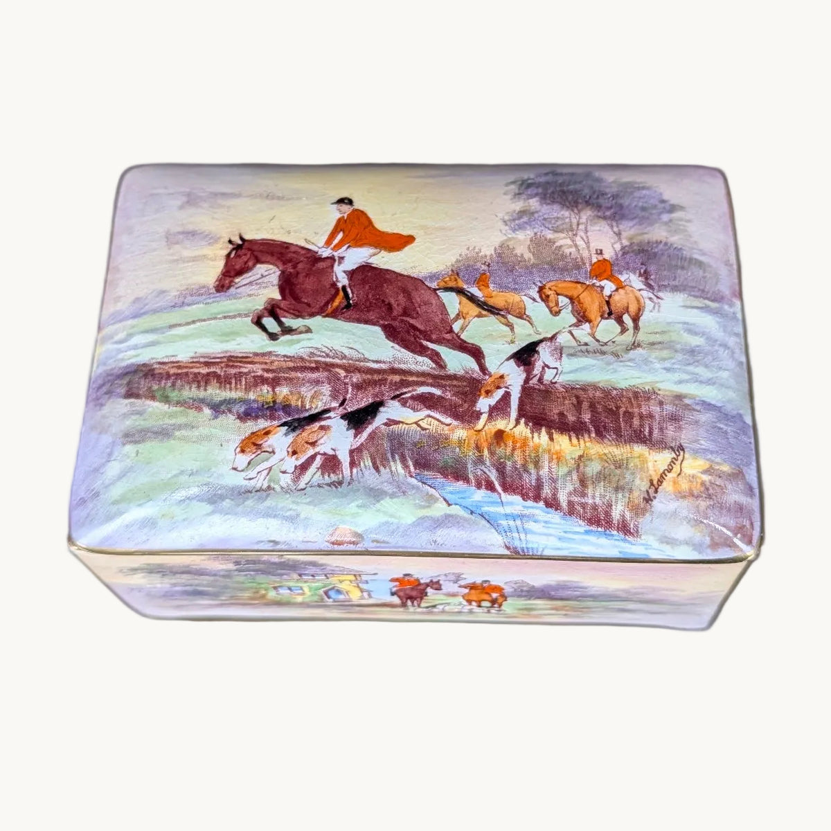 Crown Devon ceramic musical jewellery box with fox hunting scene on lid