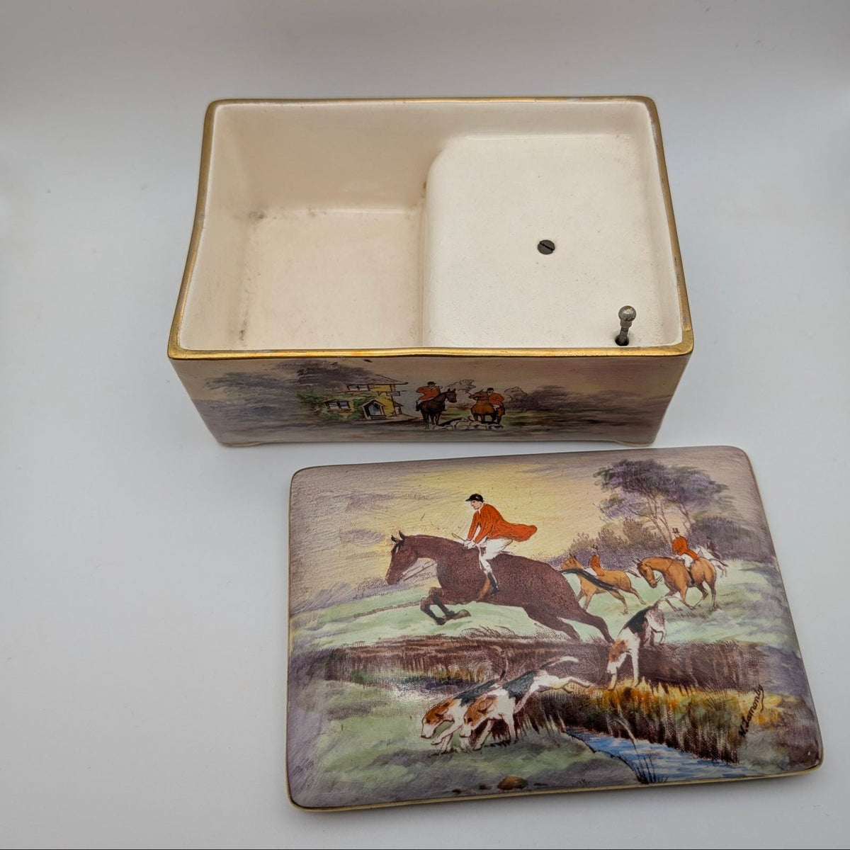 Open Crown Devon ceramic musical jewellery box with removable lid